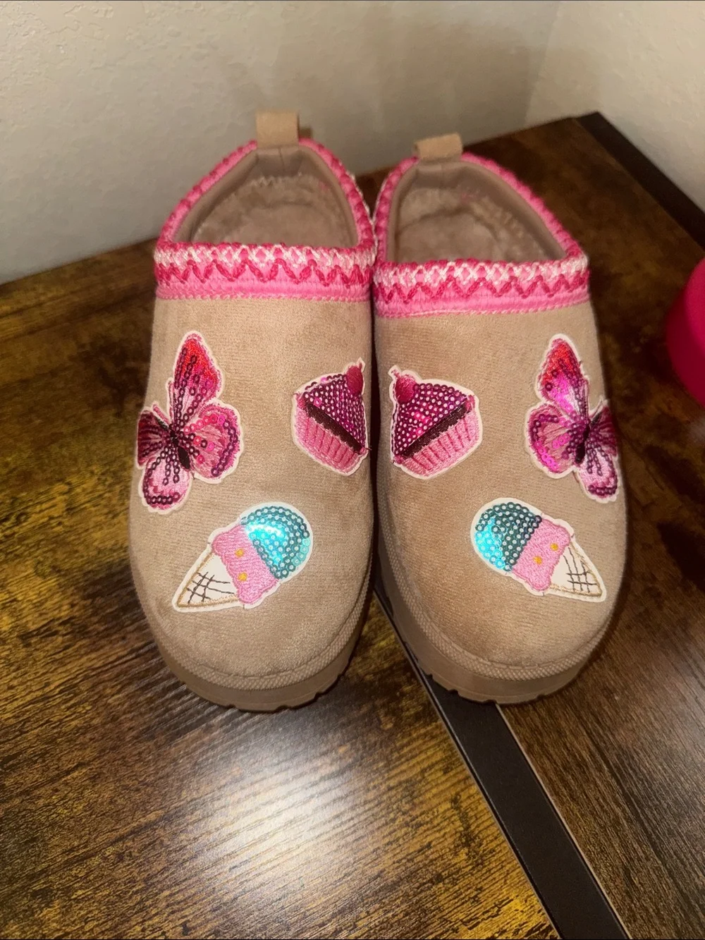 Mudd Girls Tan Slip-On Slippers with Pink Trim & Multicolor Appliqués